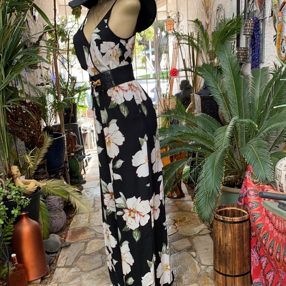 🖤BEAUTIFUL FLORAL PRINT JUMPSUIT🖤 - Picture 4 of 4